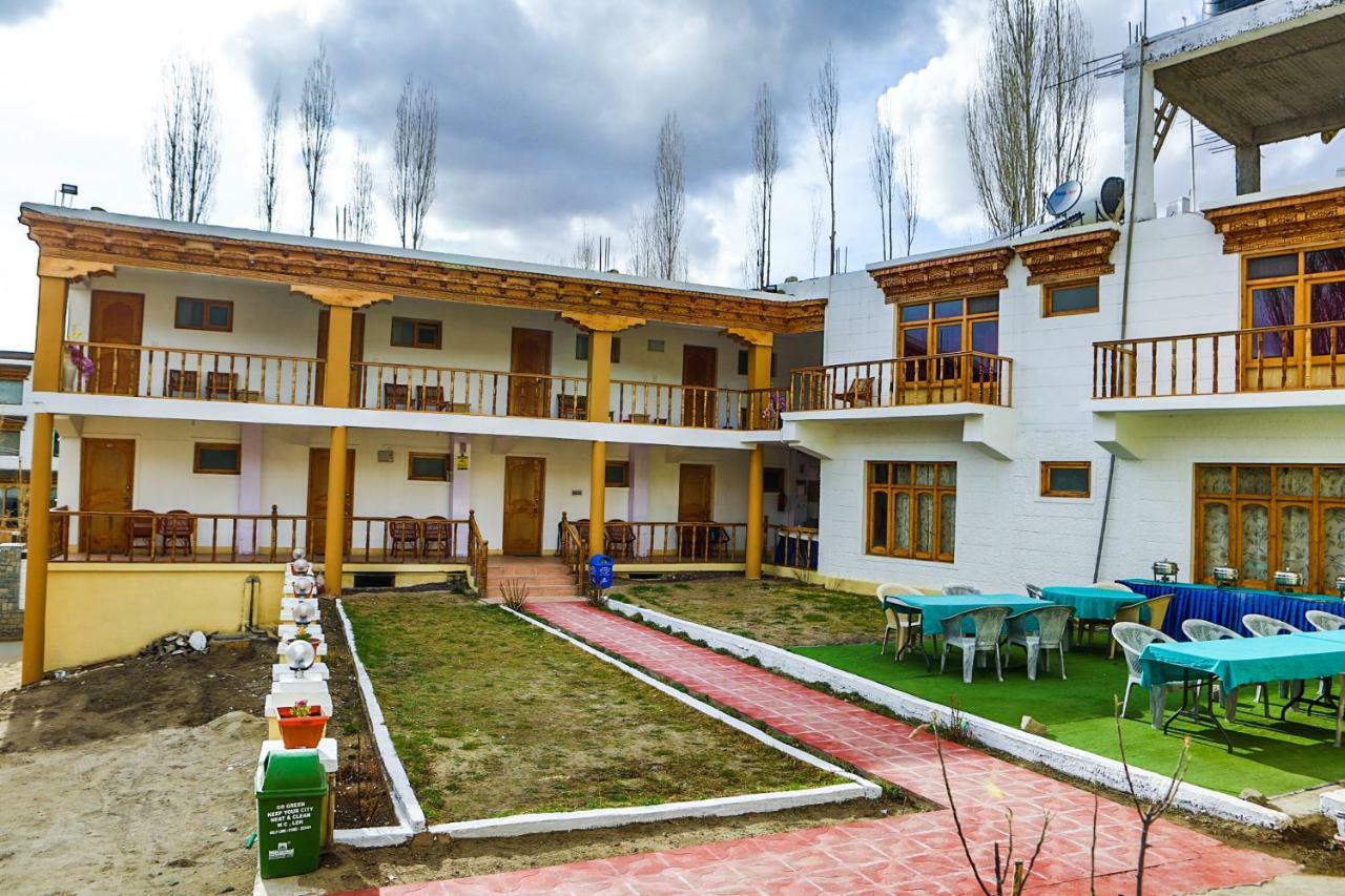 Oyo 37004 City Heart Guest House Leh Eksteriør bilde